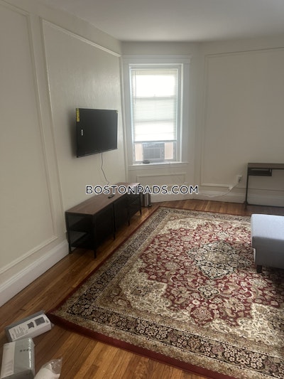 Brookline 1 Bed 1 Bath  Coolidge Corner - $2,500