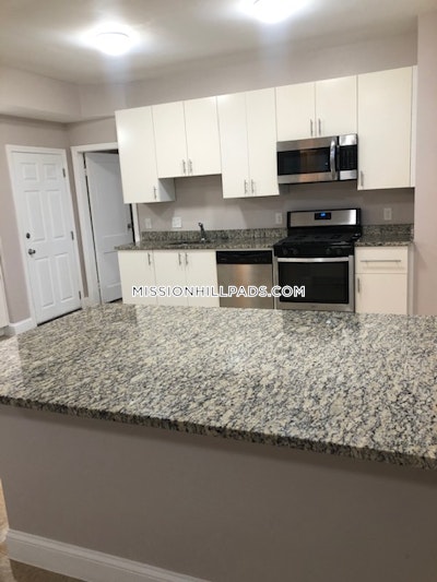 Roxbury Beautiful 4 Beds 1.5 Baths in Roxbury Boston - $3,600 50% Fee