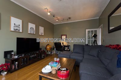 Brighton GORGEOUS 1 BEDROOM APARTMENT IN BOSTON COLLEGE AREA OF BRIGHTON!! Boston - $2,300