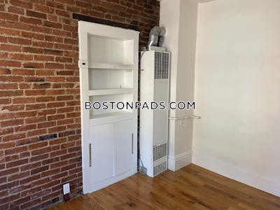 North End Cozy 2 Bed 1 Bath available 9/1 on Wiget St. in the North End  Boston - $2,700